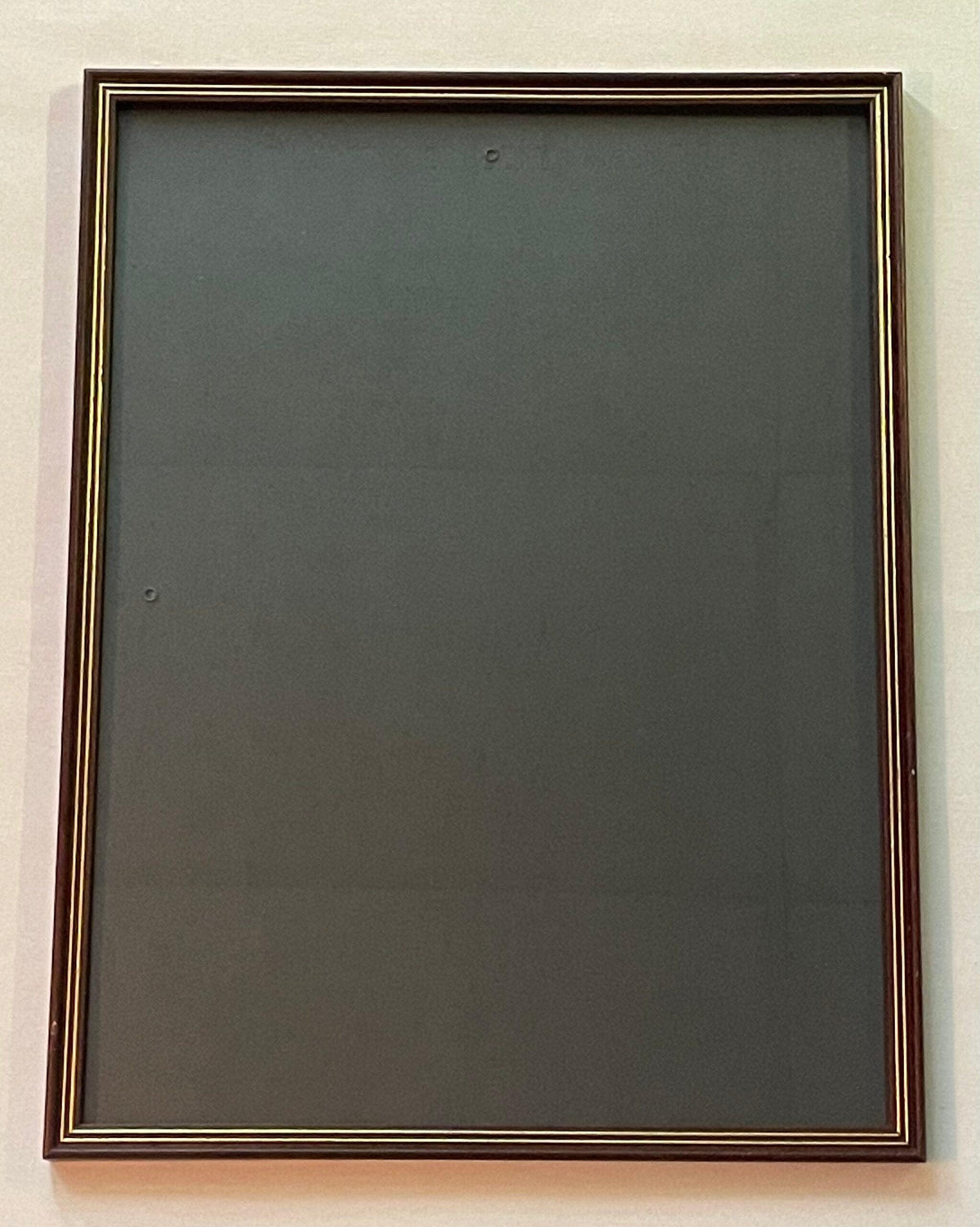 Vintage-Eichenrahmen mit goldenem Akzent