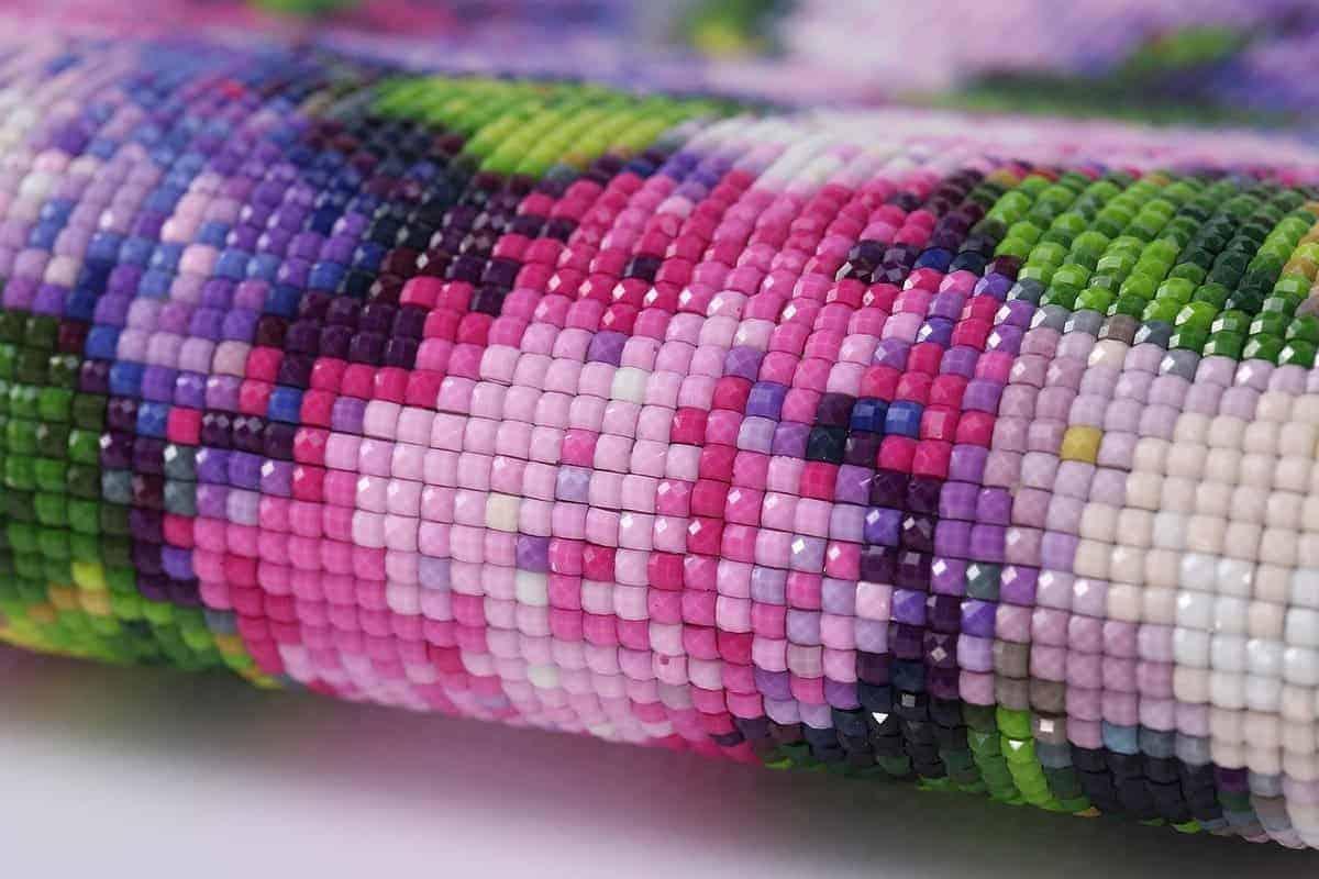 Verhindern Sie Rückenschmerzen beim Erstellen eines Diamond Paintings