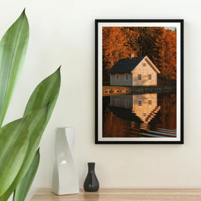 Diamantmalerei – Haus an einem See mit Spiegelungen im Wasser