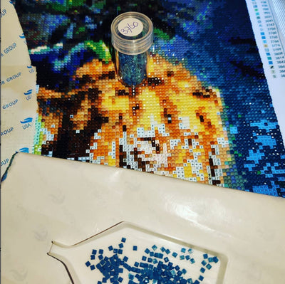 Diamantmalerei in Arbeit