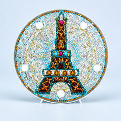 Diamond Painting Rond Lampje Eiffeltoren op een lichtblauwe achtergrond