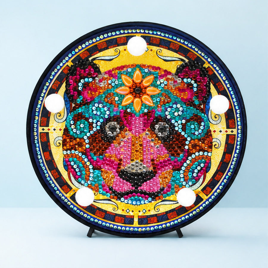Diamond Painting Rond Lampje Mandala Beer op een lichtblauwe achtergrond
